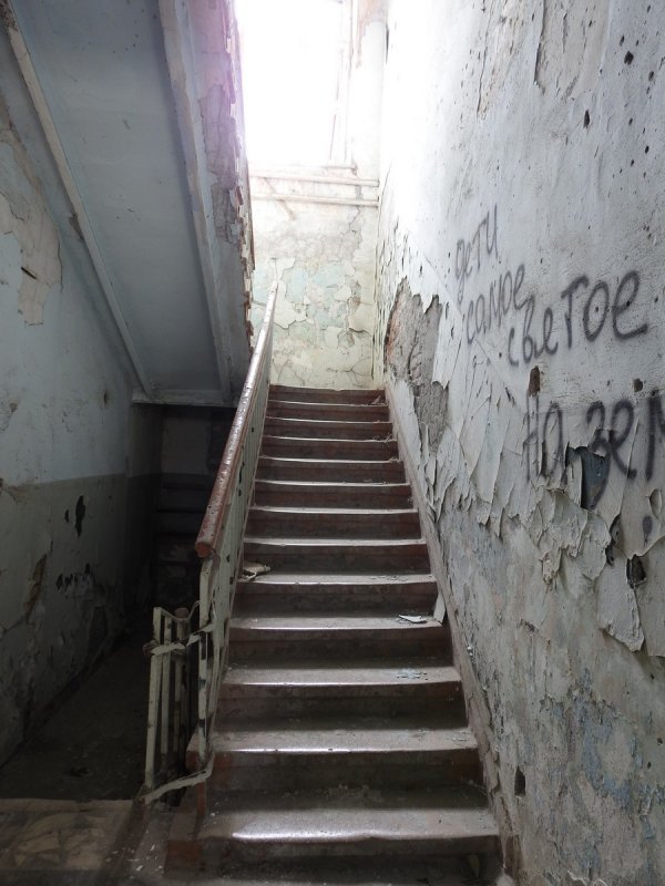Лестница в бесланской школы